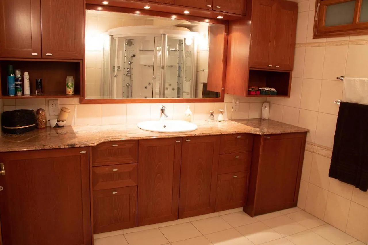 Luxury Apartment, Near Pinikoudes Beach Larnaca
