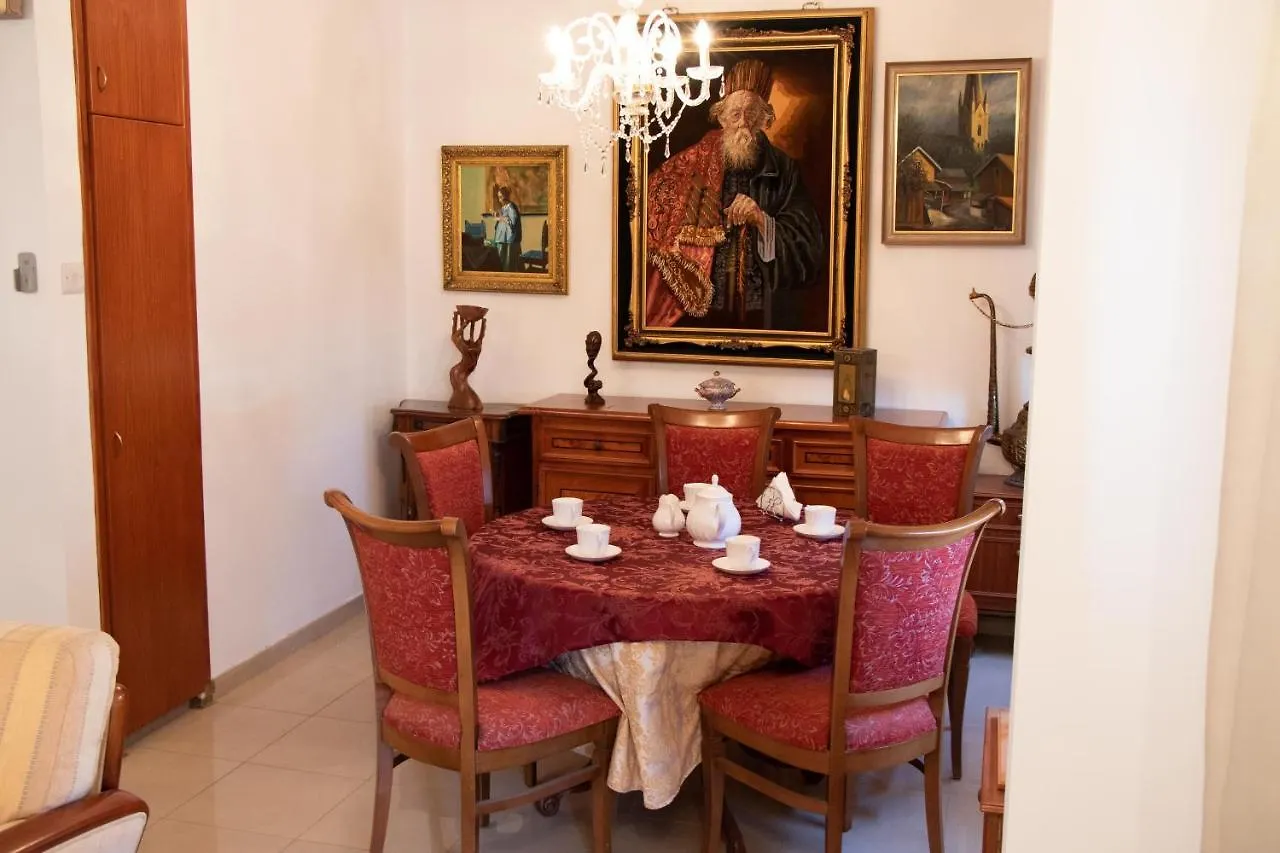 Luxury Apartment, Near Pinikoudes Beach Larnaca Cyprus